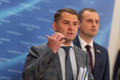 Нилов: в Госдуму внесли законопроект об ответственности за сталкинг