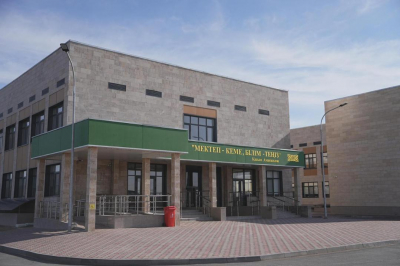 В Казахстане решается проблема трехсменного обучения