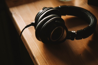 Разведка Дании призвала власти отказаться от наушников с Bluetooth