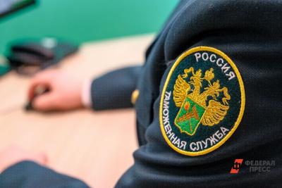В Уфе таможенницу подозревают в крупной взятке: помогала оформлять товары вне очереди