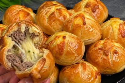 Вместо пирожков делаю бомбочки с картошкой и фаршем. Эти шарики запали в душу всей семье и разлетаются прямо с противня