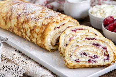 Беру 3 яйца и пеку пласт на противне: рулет к чаю и завтраку вместо надоевших сырников и блинов