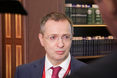 Мединский оценил фонд редких изданий Тюменской научной библиотеки: &laquo;Есть уникальные!&raquo;