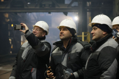 Полпред УрФО Жога посетил металлургический завод в Ревде