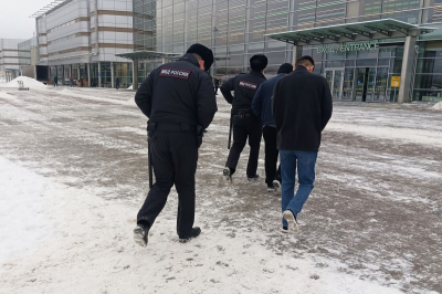 Полиция Рязанской области депортировала четырех иностранцев, отбывших сроки за тяжкие преступления