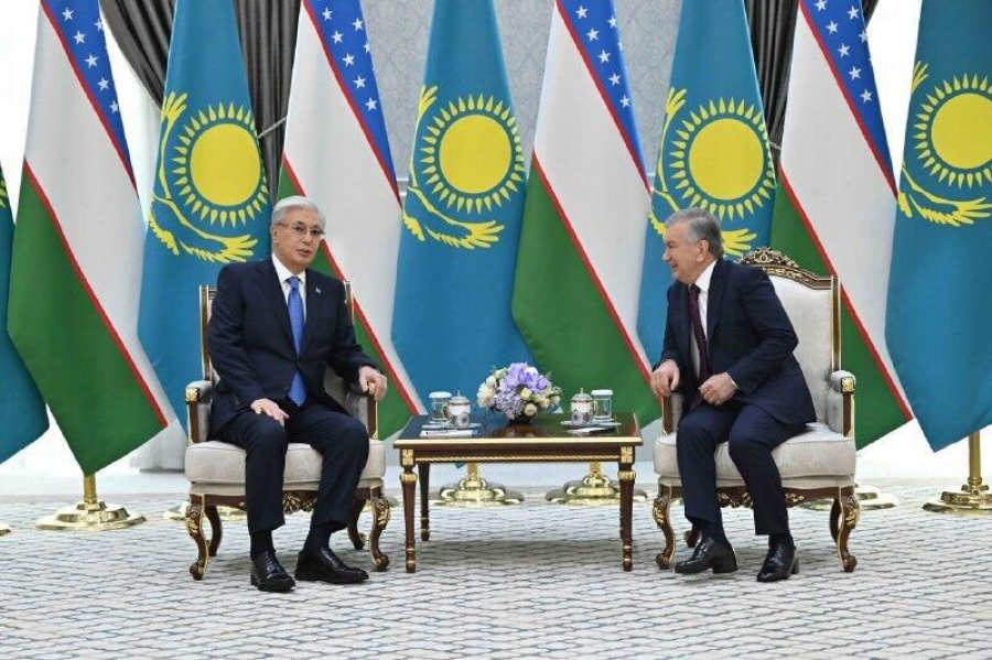 По итогам переговоров Токаева и Мирзиёева подписан ряд документов