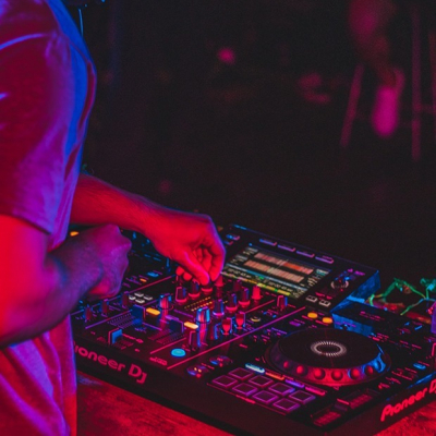 Atabar picnic и йога: Как провести выходные в Алматы и Астане