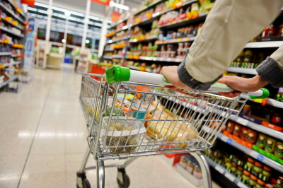 Казахстанцы обеспокоены ростом цен на продукты: граждане стали реже покупать мясо, овощи и фрукты