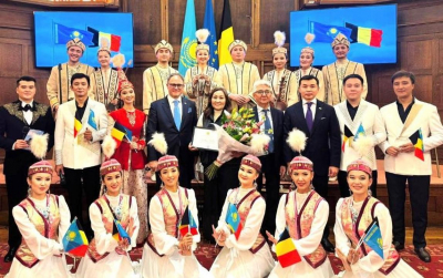 Саксофон и домбра объединили культуры на сцене в Бельгии