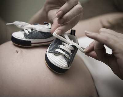 Sky News: в Британии суд не смог установить отца ребенка из-за связи матери с близнецами