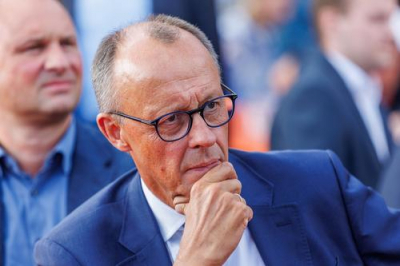 В политических кругах ФРГ обсуждают возможное смещение Мерца, заявил представитель АдГ