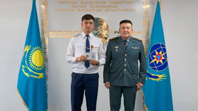 Двое полицейских из Жетісу награждены медалью за спасение утопающих