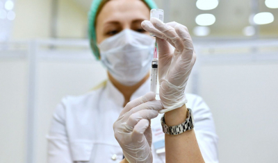 Онколог Черёмушкин объяснил, как работает вакцина от рака по ОМС