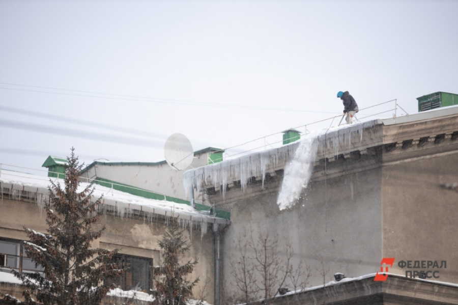 Томские власти рассказали, как борются со сходом снега с крыш