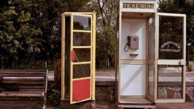 Рации, пейджеры и бумажные карты &mdash; как россияне учатся обходиться без мобильного интернета. А тут ещё и телефонные будки предлагают возродить