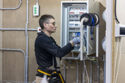 Зарплаты для молодых: где и сколько готовы платить новичкам