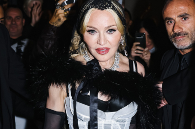 &laquo;Пора на пенсию&raquo;: Мадонну раскритиковали за жуткое выступление