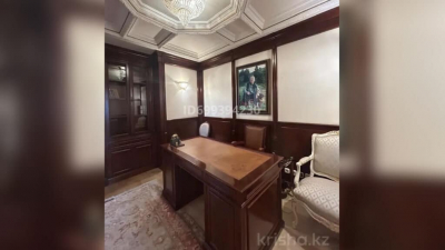 В Астане нашли элитное жилье с портретом Назарбаева