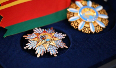 Токаев наградил главу Компартии Вьетнама орденом Дружбы