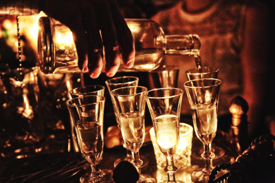 Онколог Суетина: алкоголь и курение вызывают рак из-за наличия канцерогенов