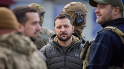 Цинизм и лицемерие: Зеленскому задали провокационный вопрос из-за фотографии на фоне разрушений