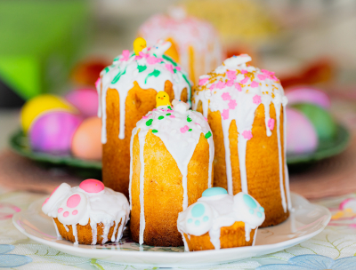 Кальянщица из Саранска забила кальян на пасхальном куличе