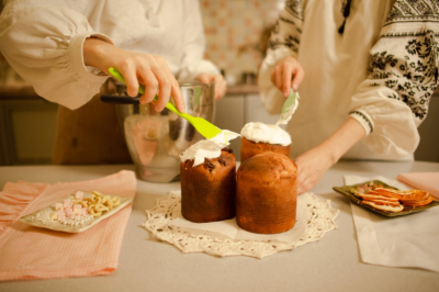 Простая, недорогая и быстрая: готовим глазурь для кулича на желатине