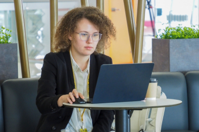 Новости уходят с сайтов: агрегаторы и нейросети меняют медиарынок России