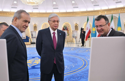 Президенты осмотрели найденные в архивах Ирана рукописи об истории Казахстана