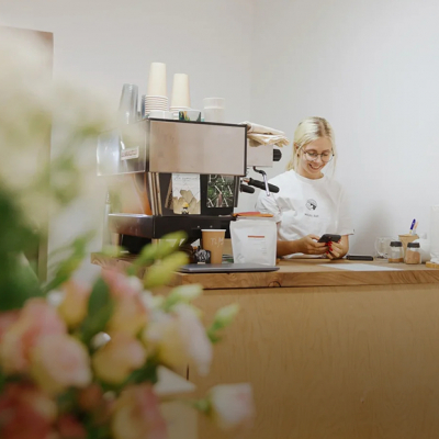 «Пандемия показала, кто в сфере временно, а кто из любви к кофе»: Как работают алматинские кофейни